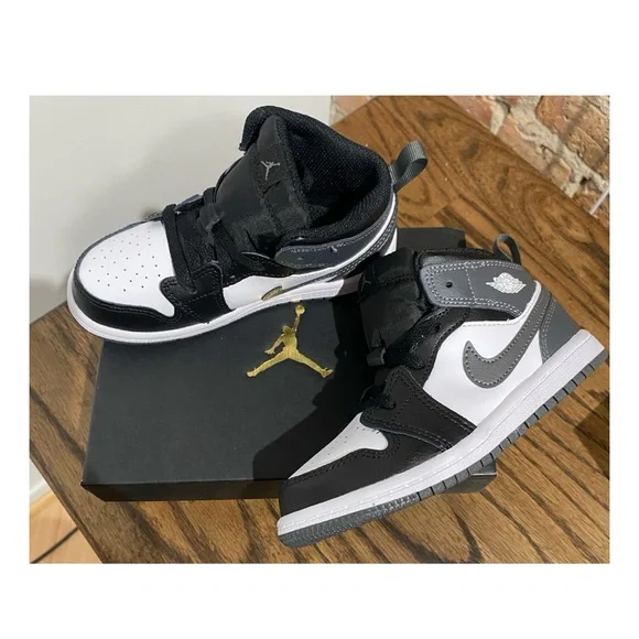 Jordan 1 Kids Gym Shoes Size 10C - Picture 5 of 5